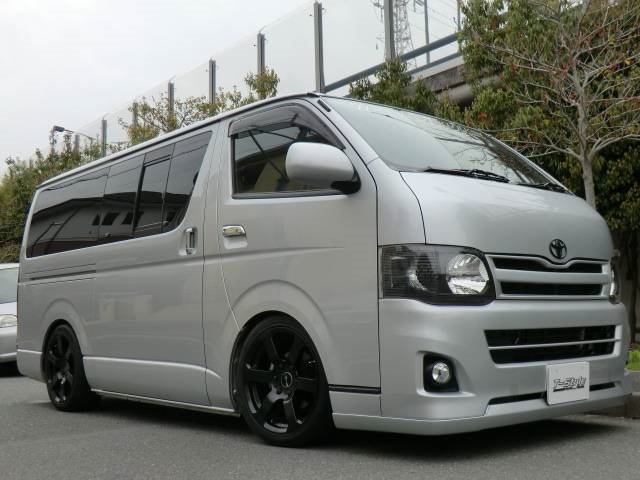 2012 Toyota Hiace01