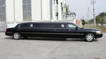 lincoln limousine1 640x360